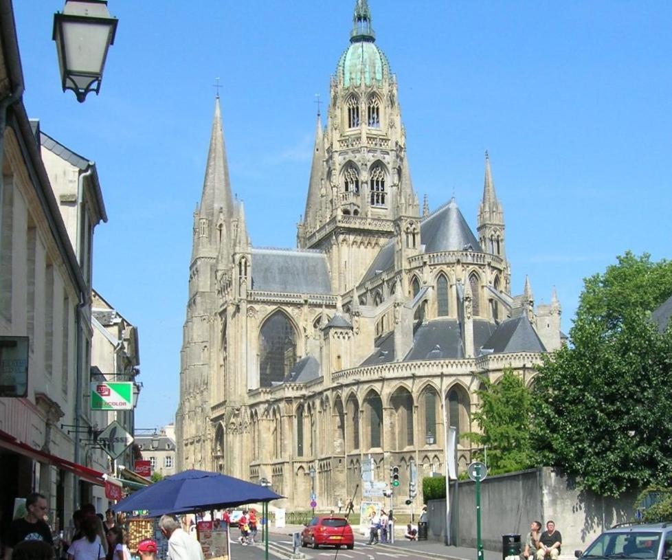 Maison Renovee En Pierres Sejour Spacieux Avec Jardin Et Terrasse Amenagee Pres Omaha Beach & Bayeux A 5Mn De La Mer Tous Commerces Commes المظهر الخارجي الصورة